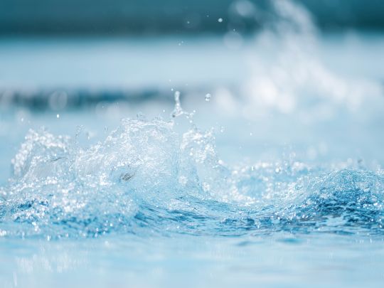 260324_CERTANIA_DrNuss_AI_water_splash_pool 260324_CERTANIA_DrNuss_AI_water_splash_pool